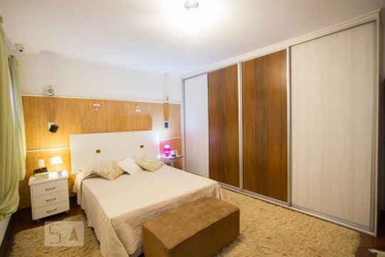 Casa no Brooklin com 2 quartos e piscina no condomínio. Oportunidades para comprar. — Suíte 1