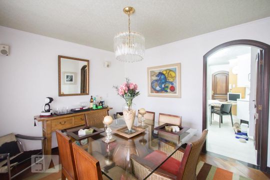 Casa no Brooklin com 2 quartos e piscina no condomínio. Oportunidades para comprar. — Sala de Jantar