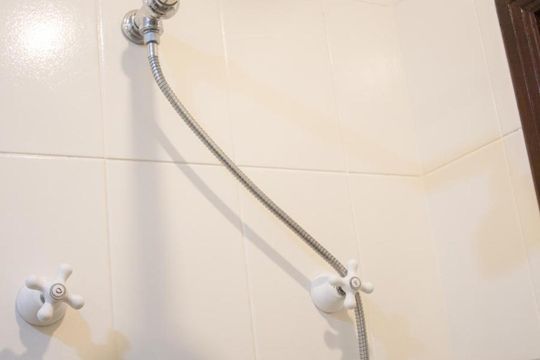 Casa no Brooklin com 2 quartos e piscina no condomínio. Oportunidades para comprar. — Detalhe Banheiro Suíte 1