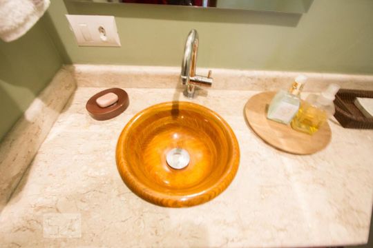 Casa no Brooklin com 2 quartos e piscina no condomínio. Oportunidades para comprar. — Detalhe Lavabo