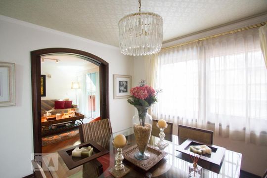 Casa no Brooklin com 2 quartos e piscina no condomínio. Oportunidades para comprar. — Sala de Jantar