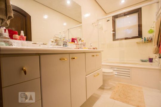 Casa no Brooklin com 2 quartos e piscina no condomínio. Oportunidades para comprar. — Banheiro Suíte 2