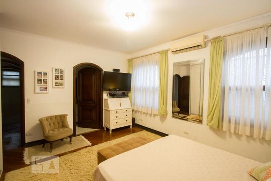 Casa no Brooklin com 2 quartos e piscina no condomínio. Oportunidades para comprar. — Suíte 1