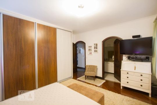Casa no Brooklin com 2 quartos e piscina no condomínio. Oportunidades para comprar. — Suíte 1