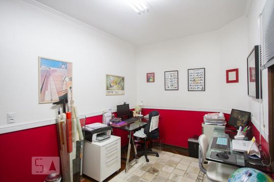 Casa no Brooklin com 2 quartos e piscina no condomínio. Oportunidades para comprar. — Escritório