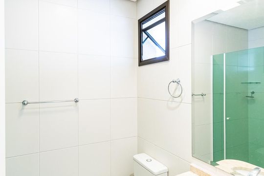 Apartamento para comprar com 3 quartos, piscina e jardim. Venda disponível. Aproveite essa oportunidade! — Banheiro da Suíte 3