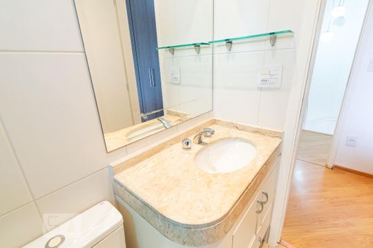 Apartamento para comprar com 3 quartos, piscina e jardim. Venda disponível. Aproveite essa oportunidade! — Banheiro da Suíte 2