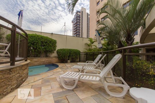 Apartamento para comprar com 3 quartos, piscina e jardim. Venda disponível. Aproveite essa oportunidade! — Piscina