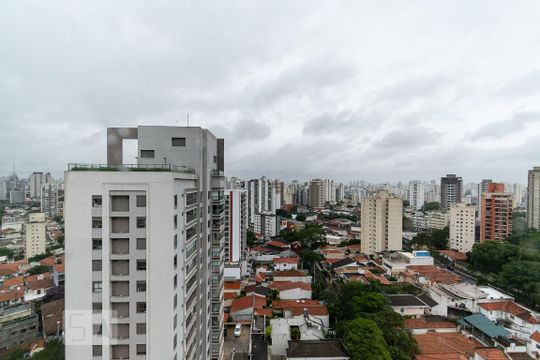 Apartamento para comprar com 3 quartos, piscina e jardim. Venda disponível. Aproveite essa oportunidade! — Vista da Varanda