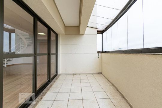 Apartamento para comprar com 3 quartos, piscina e jardim. Venda disponível. Aproveite essa oportunidade! — varanda