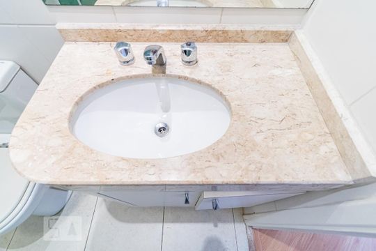 Apartamento para comprar com 3 quartos, piscina e jardim. Venda disponível. Aproveite essa oportunidade! — Banheiro da Suíte 3