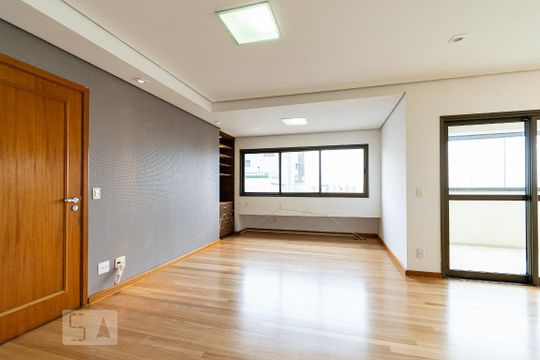 Apartamento para comprar com 3 quartos, piscina e jardim. Venda disponível. Aproveite essa oportunidade! — Sala