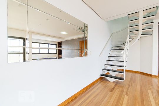Apartamento para comprar com 3 quartos, piscina e jardim. Venda disponível. Aproveite essa oportunidade! — Sala