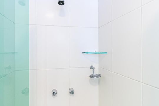 Apartamento para comprar com 3 quartos, piscina e jardim. Venda disponível. Aproveite essa oportunidade! — Banheiro da Suíte 3