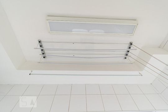 Apartamento para comprar com 3 quartos, piscina e jardim. Venda disponível. Aproveite essa oportunidade! — Lavanderia