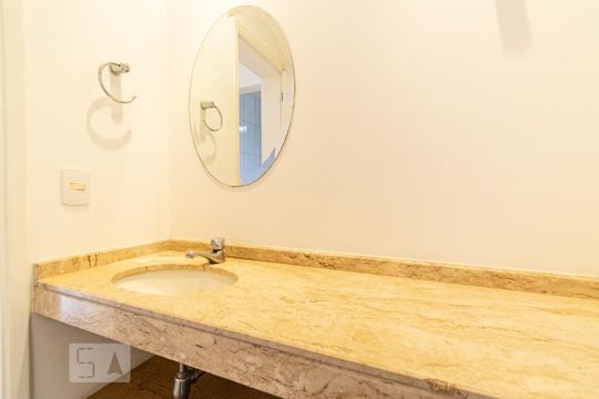 Apartamento para comprar com 3 quartos, piscina e jardim. Venda disponível. Aproveite essa oportunidade! — Lavabo