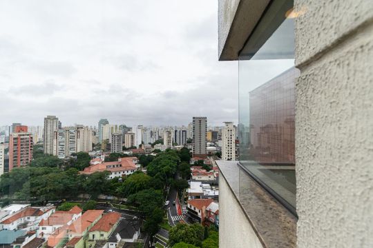 Apartamento para comprar com 3 quartos, piscina e jardim. Venda disponível. Aproveite essa oportunidade! — Vista da Varanda