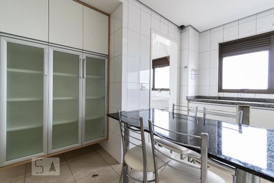 Apartamento para comprar com 3 quartos, piscina e jardim. Venda disponível. Aproveite essa oportunidade! — Cozinha