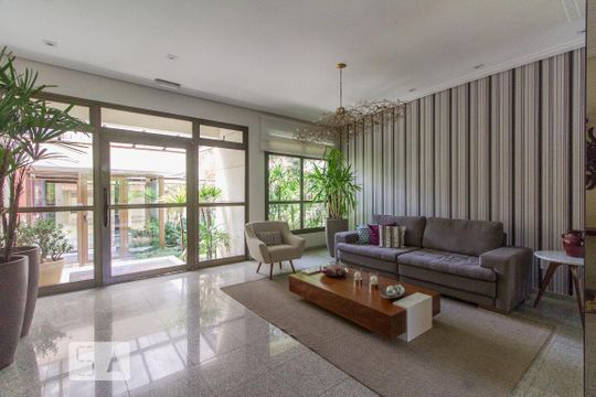 Apartamento para comprar com 3 quartos, piscina e jardim. Venda disponível. Aproveite essa oportunidade! — Hall