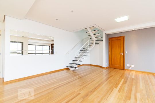 Apartamento para comprar com 3 quartos, piscina e jardim. Venda disponível. Aproveite essa oportunidade! — Sala