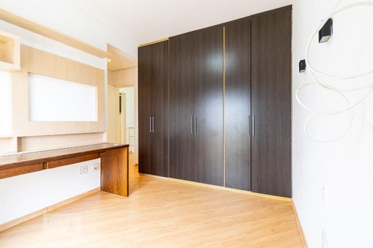 Apartamento para comprar com 3 quartos, piscina e jardim. Venda disponível. Aproveite essa oportunidade! — Suíte 2