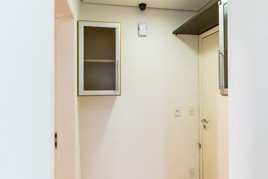 Apartamento para comprar com 3 quartos, piscina e jardim. Venda disponível. Aproveite essa oportunidade! — Corredor