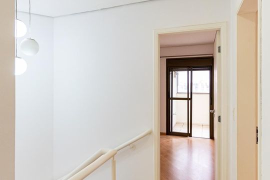 Apartamento para comprar com 3 quartos, piscina e jardim. Venda disponível. Aproveite essa oportunidade! — Corredor