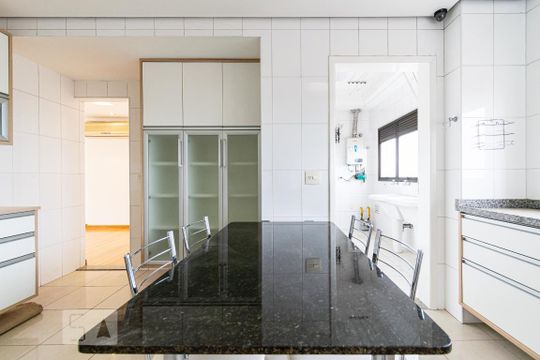 Apartamento para comprar com 3 quartos, piscina e jardim. Venda disponível. Aproveite essa oportunidade! — Cozinha