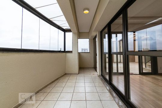 Apartamento para comprar com 3 quartos, piscina e jardim. Venda disponível. Aproveite essa oportunidade! — varanda