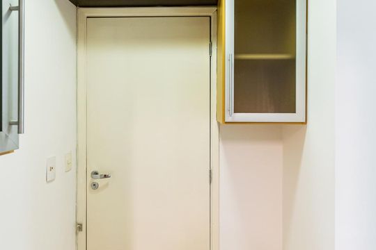 Apartamento para comprar com 3 quartos, piscina e jardim. Venda disponível. Aproveite essa oportunidade! — Corredor