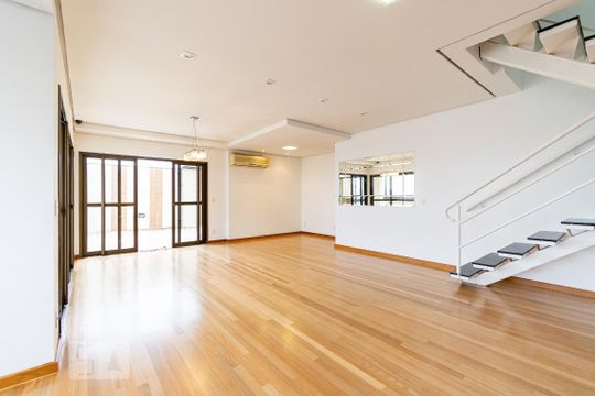Apartamento para comprar com 3 quartos, piscina e jardim. Venda disponível. Aproveite essa oportunidade! — Sala