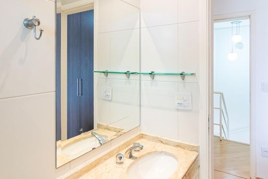 Apartamento para comprar com 3 quartos, piscina e jardim. Venda disponível. Aproveite essa oportunidade! — Banheiro da Suíte 2