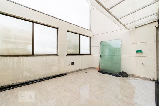 Apartamento para comprar com 3 quartos, piscina e jardim. Venda disponível. Aproveite essa oportunidade! — Cobertura