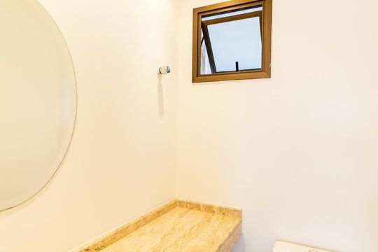 Apartamento para comprar com 3 quartos, piscina e jardim. Venda disponível. Aproveite essa oportunidade! — Lavabo