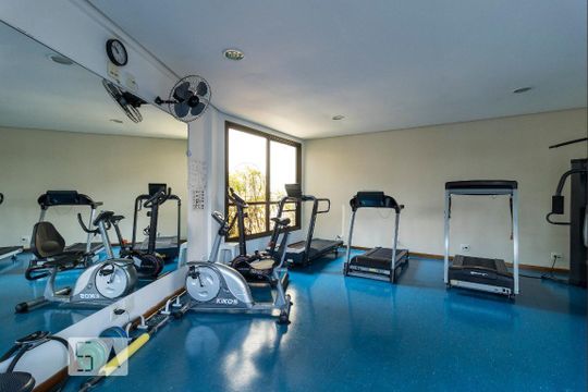 Apartamento para comprar com 3 quartos, piscina e jardim. Venda disponível. Aproveite essa oportunidade! — Academia