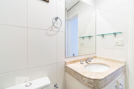 Apartamento para comprar com 3 quartos, piscina e jardim. Venda disponível. Aproveite essa oportunidade! — Banheiro da Suíte 3