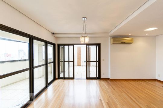 Apartamento para comprar com 3 quartos, piscina e jardim. Venda disponível. Aproveite essa oportunidade! — Sala