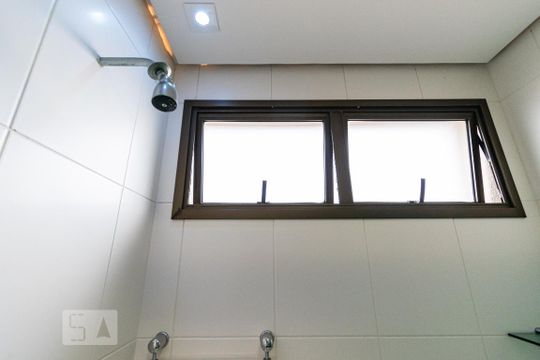 Apartamento para comprar com 3 quartos, piscina e jardim. Venda disponível. Aproveite essa oportunidade! — Banheiro da Suíte 1