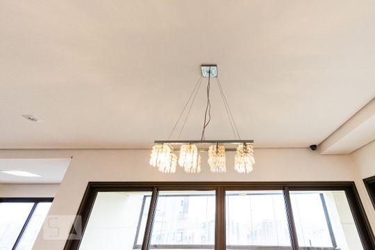 Apartamento para comprar com 3 quartos, piscina e jardim. Venda disponível. Aproveite essa oportunidade! — Sala