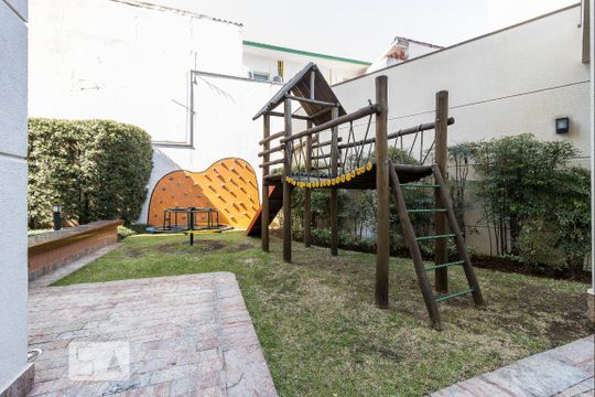 Apartamento para comprar com 3 quartos, piscina e jardim. Venda disponível. Aproveite essa oportunidade! — Playground