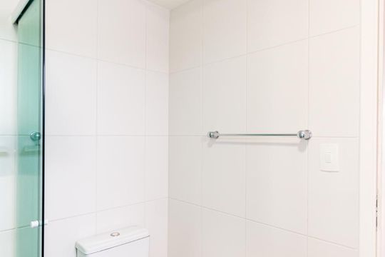 Apartamento para comprar com 3 quartos, piscina e jardim. Venda disponível. Aproveite essa oportunidade! — Banheiro da Suíte 1