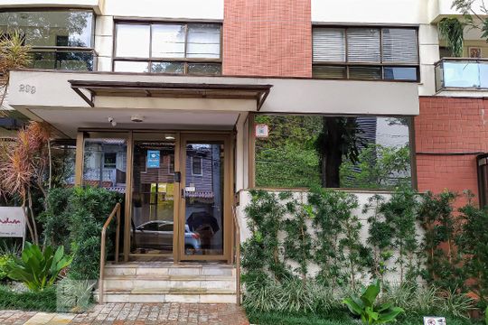 Apartamento para comprar com 3 quartos, piscina e jardim. Venda disponível. Aproveite essa oportunidade! — Fachada