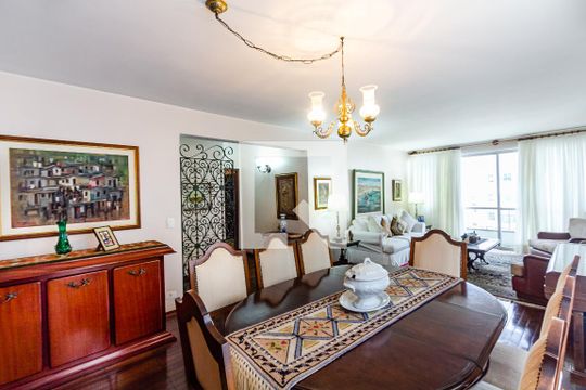 Compra apartamento com varanda gourmet e closet. Três dormitórios disponíveis para compra agora! — Sala