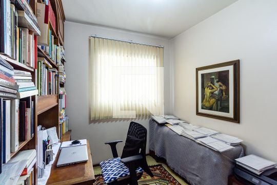 Compra apartamento com varanda gourmet e closet. Três dormitórios disponíveis para compra agora! — Escritório