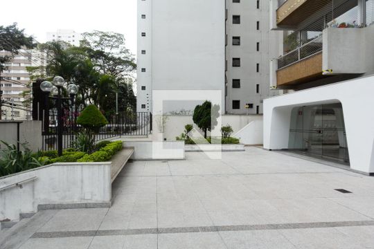 Compra apartamento com varanda gourmet e closet. Três dormitórios disponíveis para compra agora! — Área comum