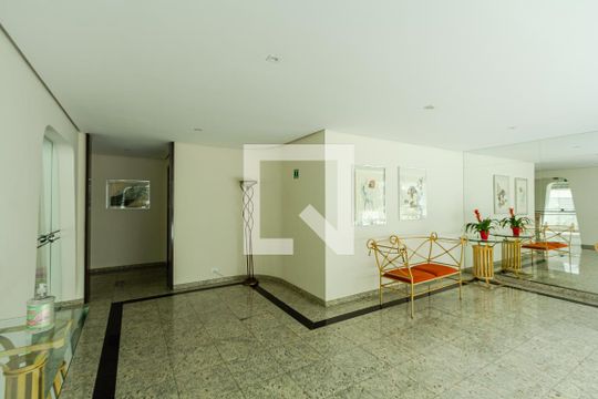 Compra apartamento com varanda gourmet e closet. Três dormitórios disponíveis para compra agora! — Hall social