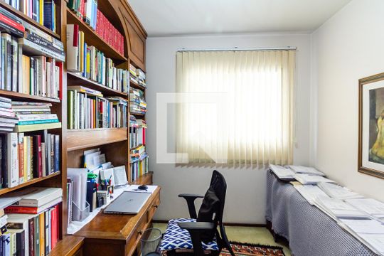 Compra apartamento com varanda gourmet e closet. Três dormitórios disponíveis para compra agora! — Escritório