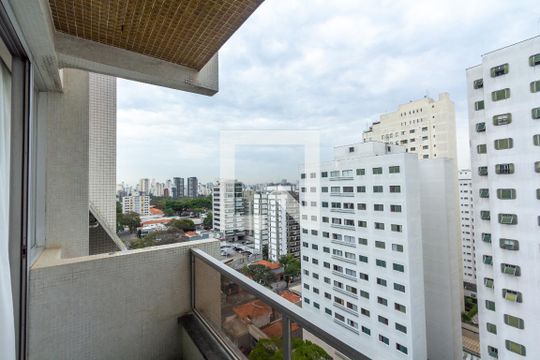 Compra apartamento com varanda gourmet e closet. Três dormitórios disponíveis para compra agora! — Varanda