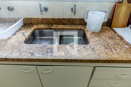 Compra apartamento com varanda gourmet e closet. Três dormitórios disponíveis para compra agora! — Cozinha