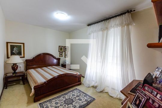 Compra apartamento com varanda gourmet e closet. Três dormitórios disponíveis para compra agora! — Suíte 1